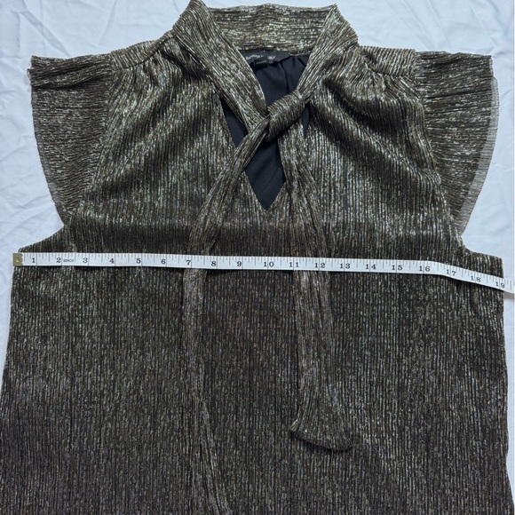 Banana Republic Shimmering Tie-Neck Blouse with flutter sleeves size Medium - Picture 5 of 6